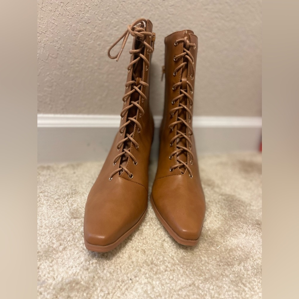 Size 11 combat boots. Never worn - Picture 2 of 3